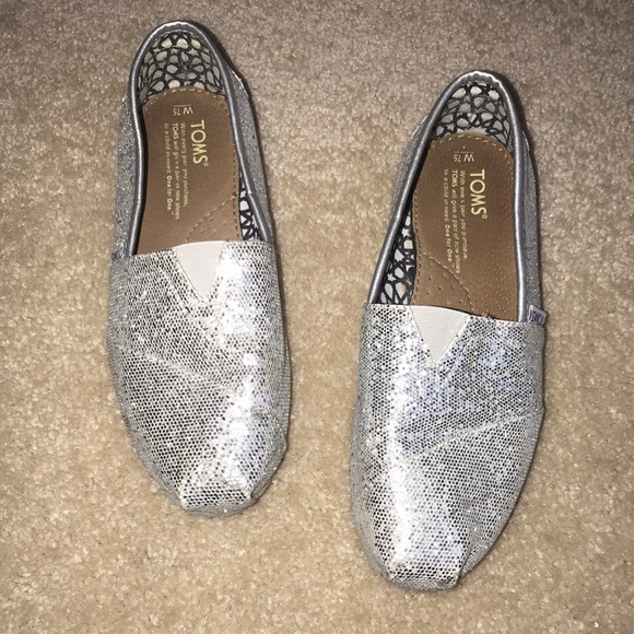 Shoes - Toms Slip Ons